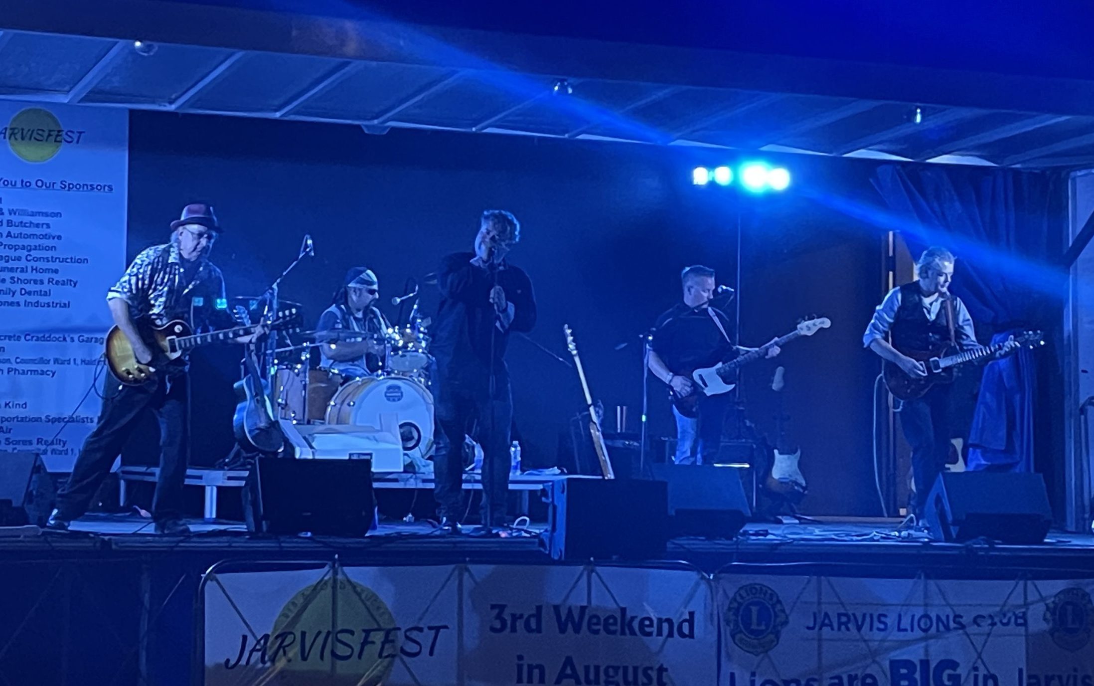 50 Mission live on stage